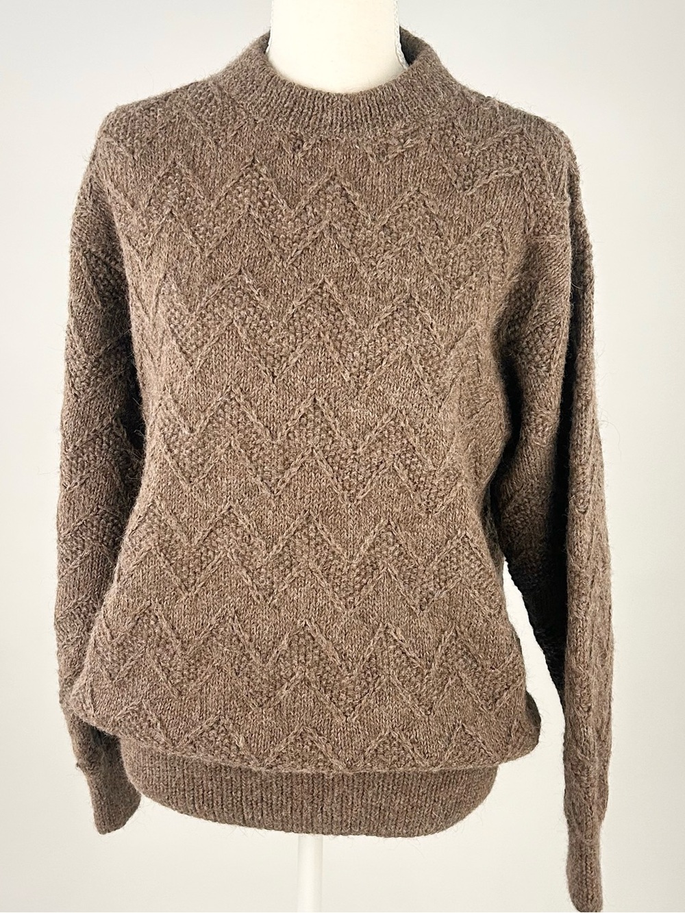 Vintage Pavo Real 100% Alpaca Sweater M Hand Knit Peru Taupe Diamond Textured